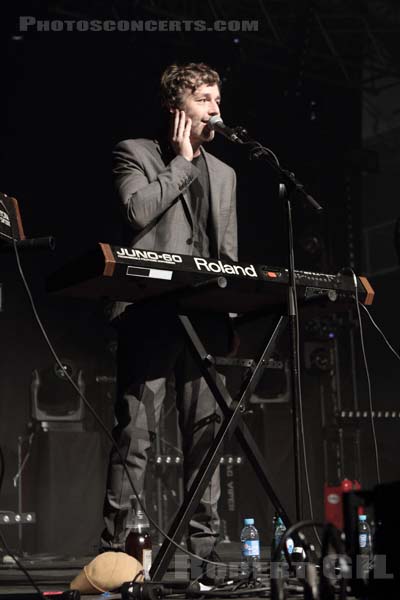 BAXTER DURY - 2013-12-13 - PARIS - CentQuatre - Nef Curial - Baxter Dury